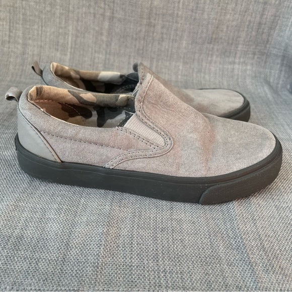 Old Navy Kids Grey Canvas Slip-on Loafer Sneakers Size 3 Casual Comfort Shoes - Picture 2 of 13